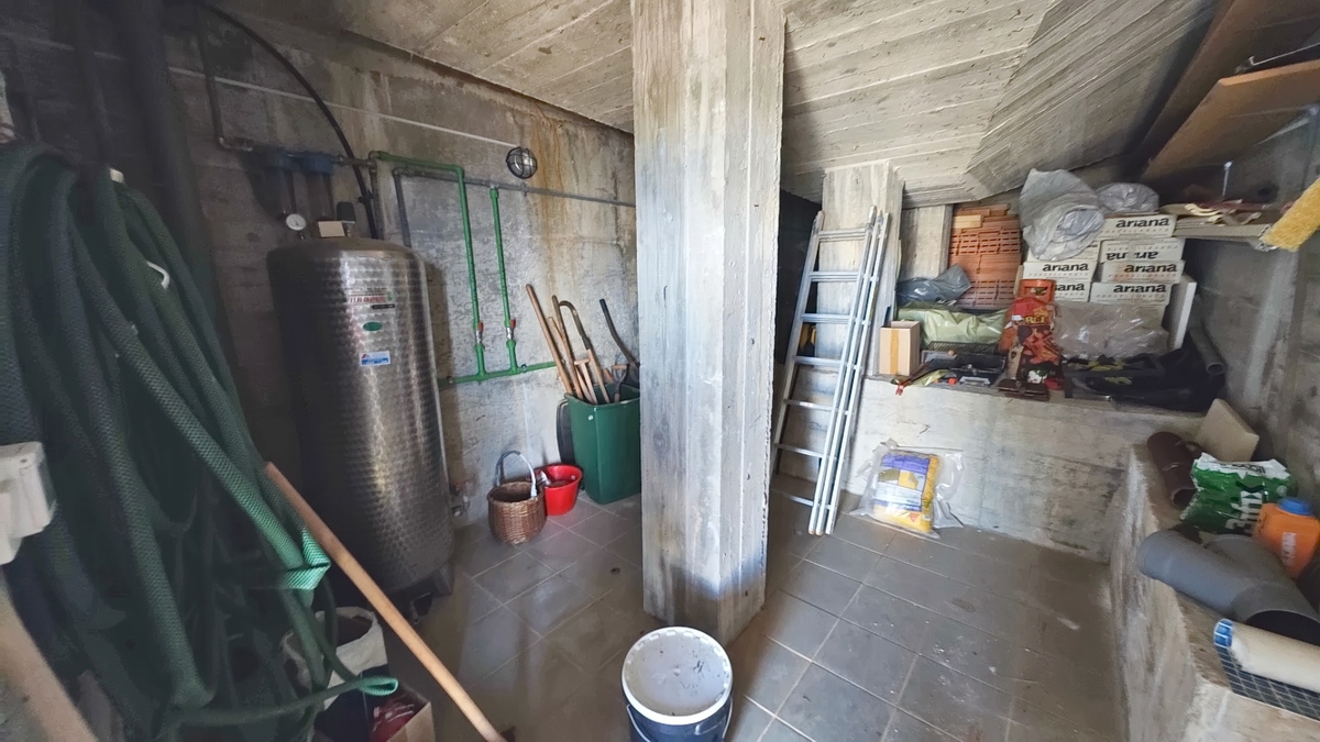 Zona di Punat, villa esclusiva sulla scogliera con vista panoramica sul mare!