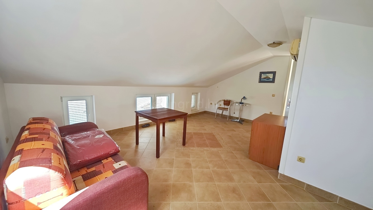 Zona di Punat, villa esclusiva sulla scogliera con vista panoramica sul mare!