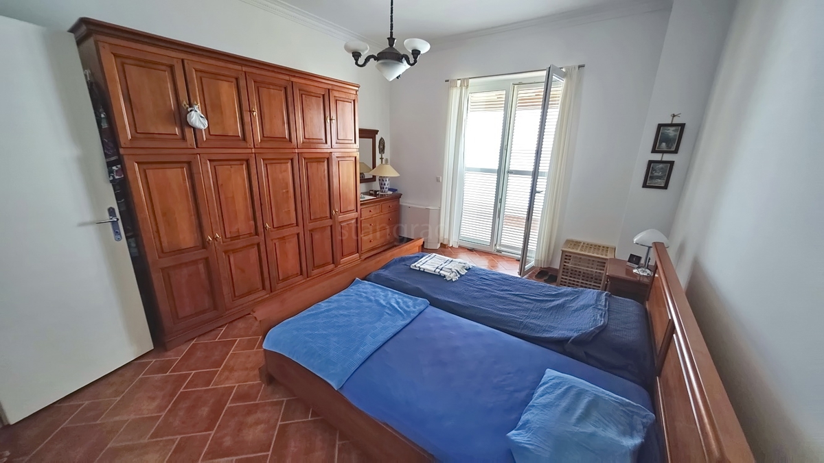 Zona di Punat, villa esclusiva sulla scogliera con vista panoramica sul mare!