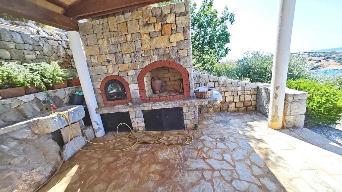 Zona di Punat, villa esclusiva sulla scogliera con vista panoramica sul mare!