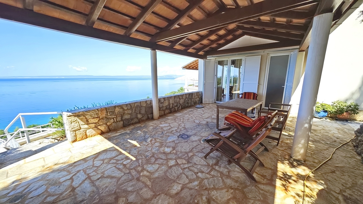 Zona di Punat, villa esclusiva sulla scogliera con vista panoramica sul mare!