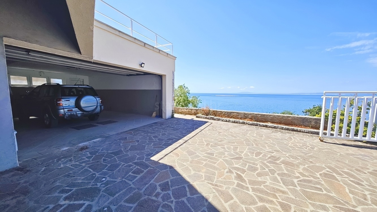 Zona di Punat, villa esclusiva sulla scogliera con vista panoramica sul mare!