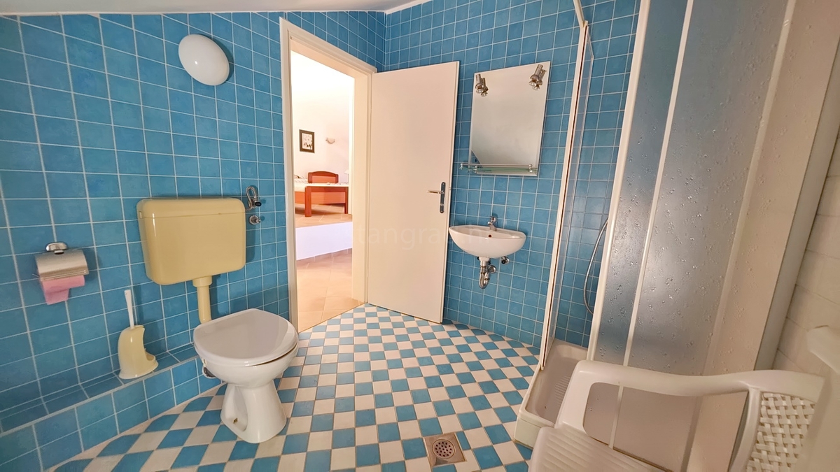 Zona di Punat, villa esclusiva sulla scogliera con vista panoramica sul mare!