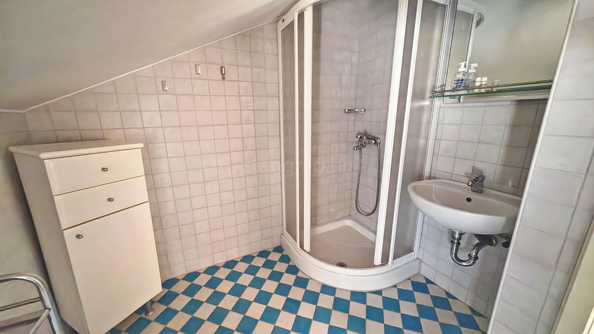 Zona di Punat, villa esclusiva sulla scogliera con vista panoramica sul mare!