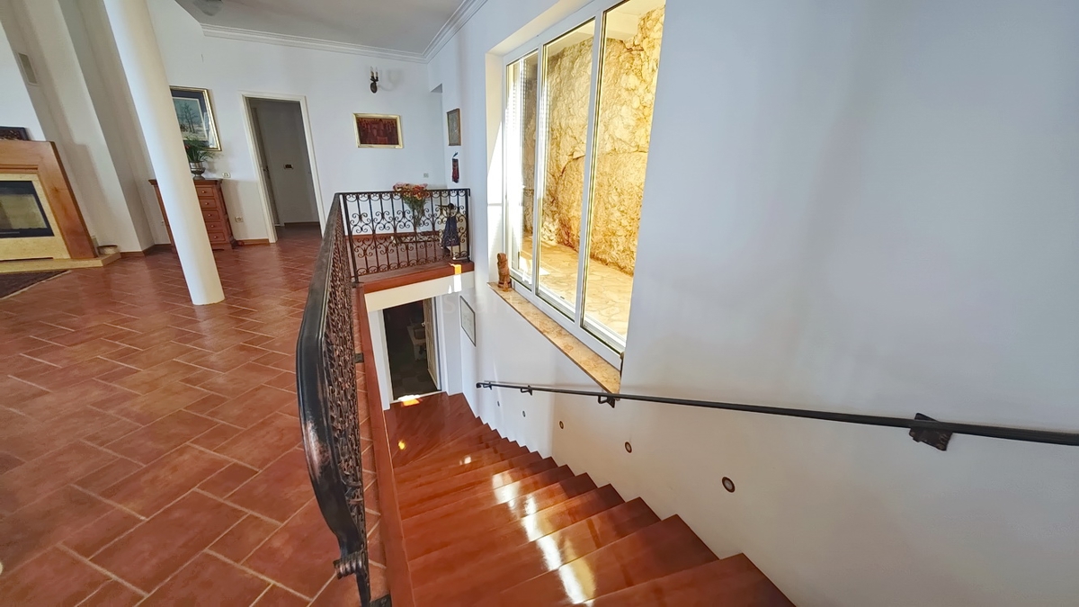 Zona di Punat, villa esclusiva sulla scogliera con vista panoramica sul mare!