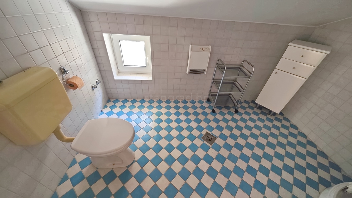 Zona di Punat, villa esclusiva sulla scogliera con vista panoramica sul mare!