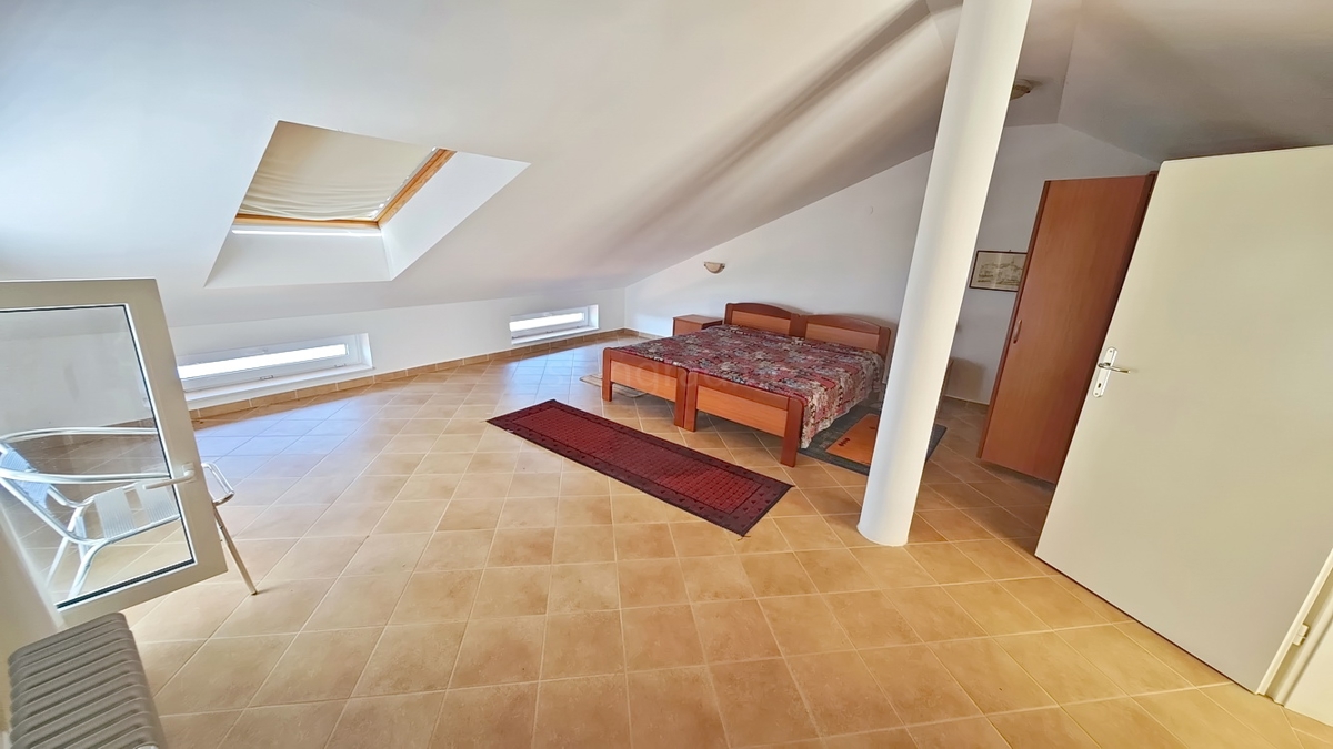 Zona di Punat, villa esclusiva sulla scogliera con vista panoramica sul mare!