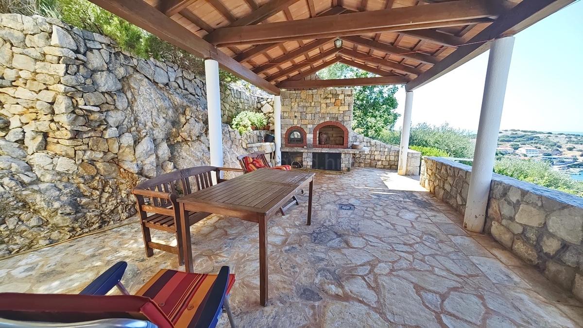 Zona di Punat, villa esclusiva sulla scogliera con vista panoramica sul mare!