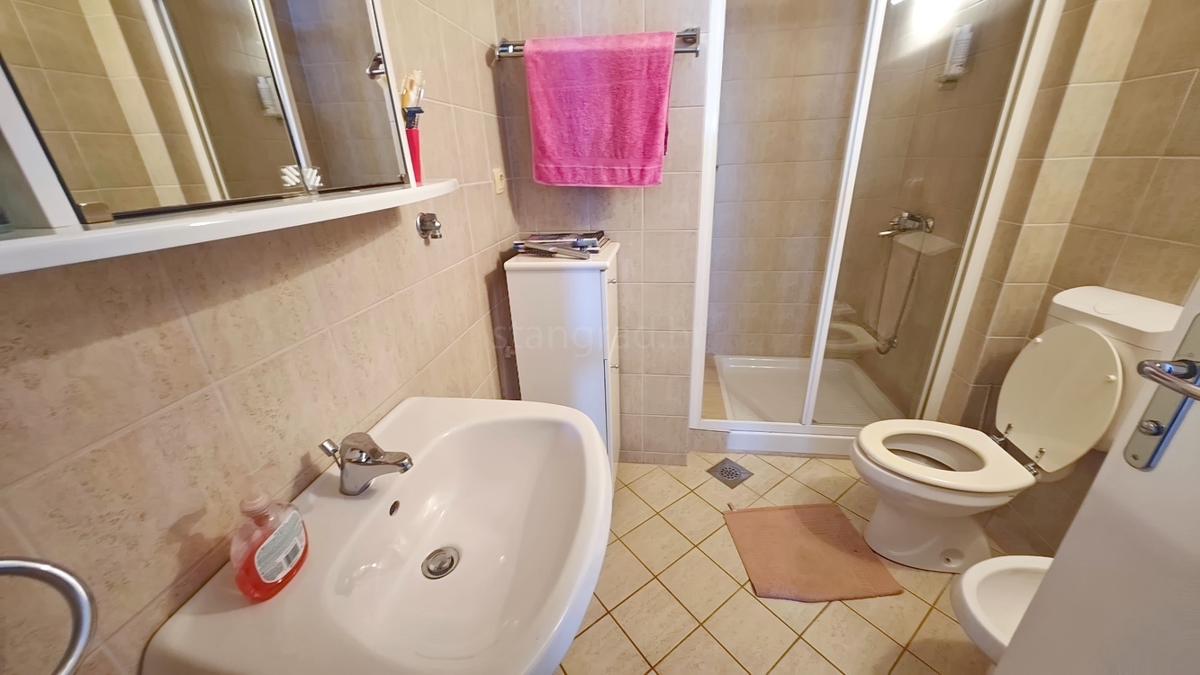 Zona di Punat, villa esclusiva sulla scogliera con vista panoramica sul mare!