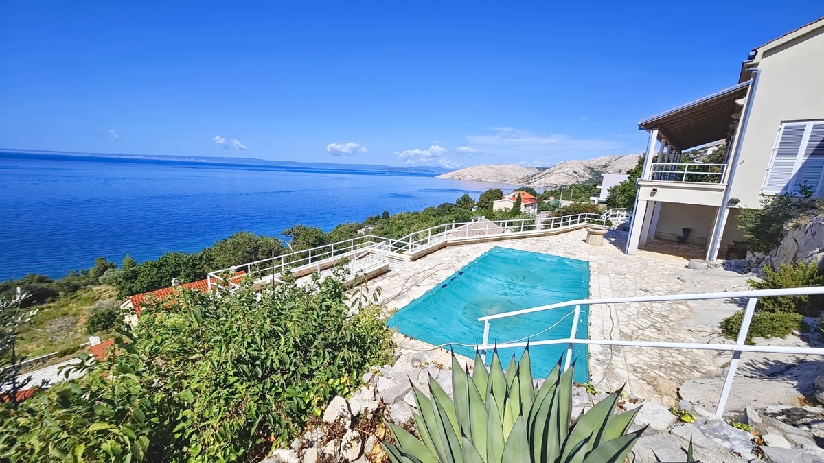 Zona di Punat, villa esclusiva sulla scogliera con vista panoramica sul mare!