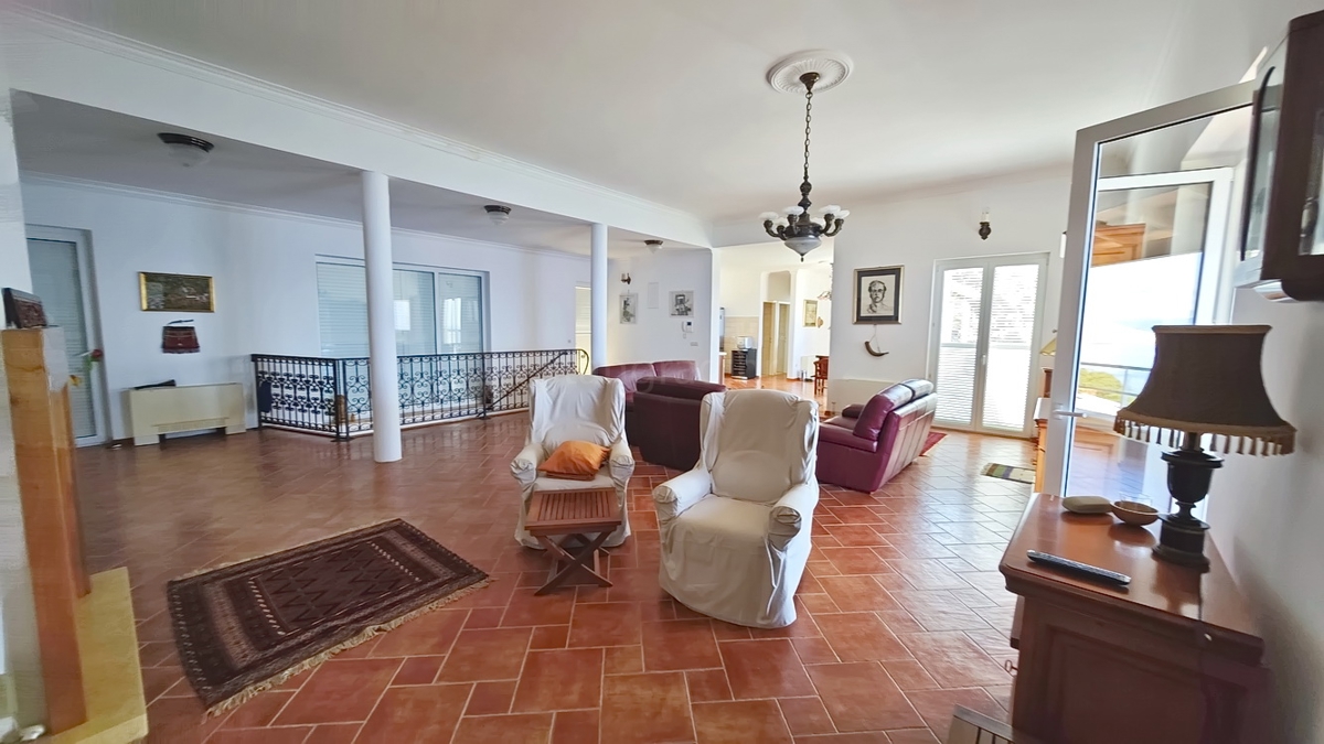 Zona di Punat, villa esclusiva sulla scogliera con vista panoramica sul mare!