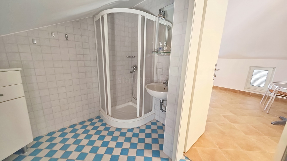 Zona di Punat, villa esclusiva sulla scogliera con vista panoramica sul mare!