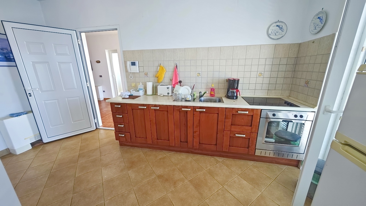 Zona di Punat, villa esclusiva sulla scogliera con vista panoramica sul mare!