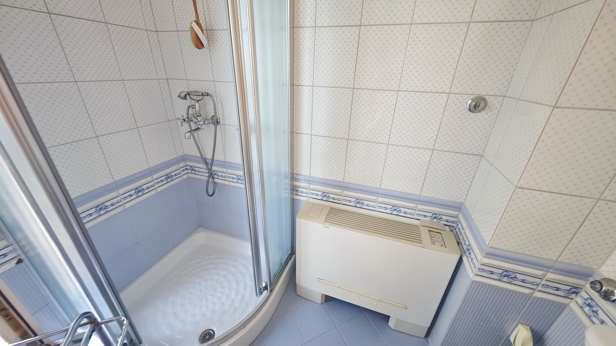 Zona di Punat, villa esclusiva sulla scogliera con vista panoramica sul mare!