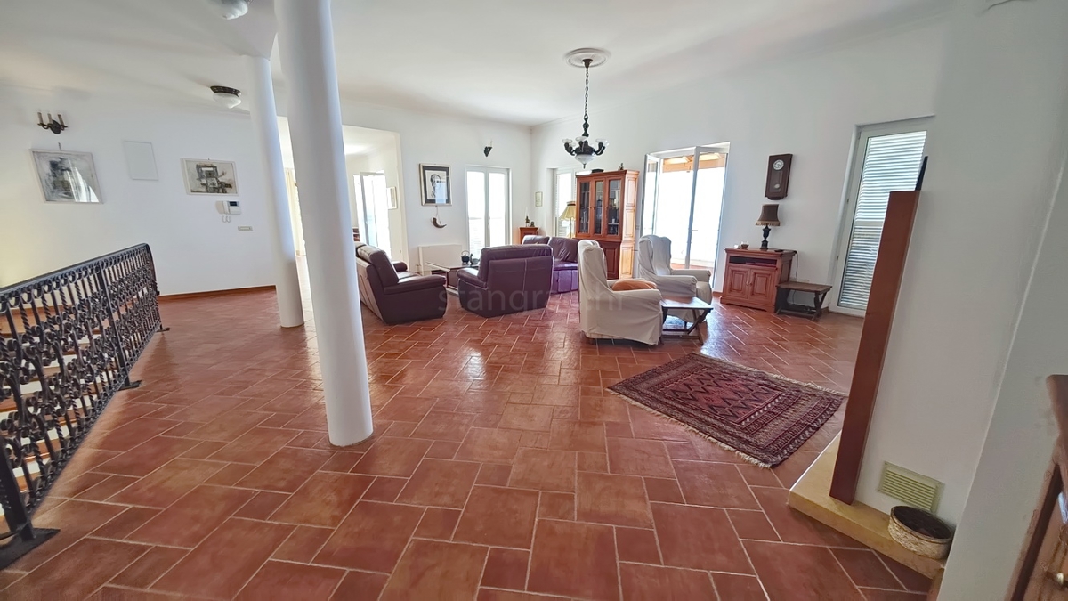 Zona di Punat, villa esclusiva sulla scogliera con vista panoramica sul mare!