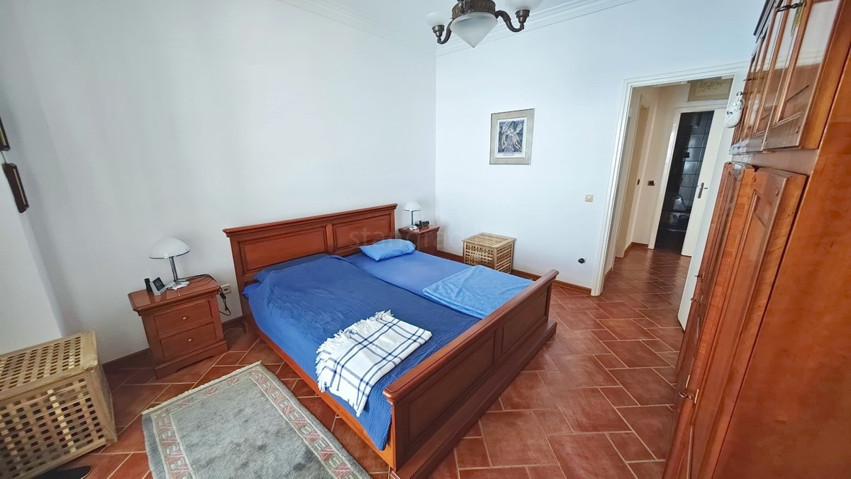 Zona di Punat, villa esclusiva sulla scogliera con vista panoramica sul mare!