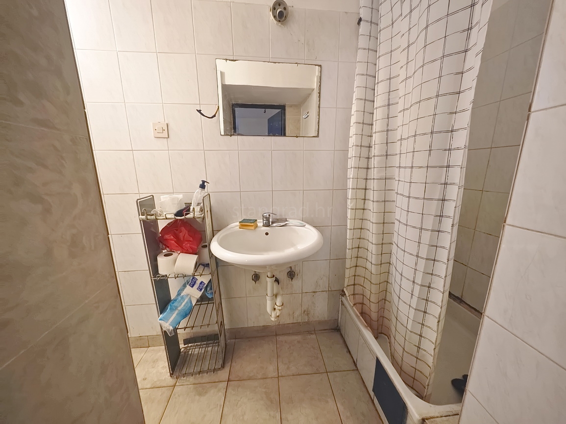 Omišalj, piano terra della casa e seminterrato in posizione eccellente!