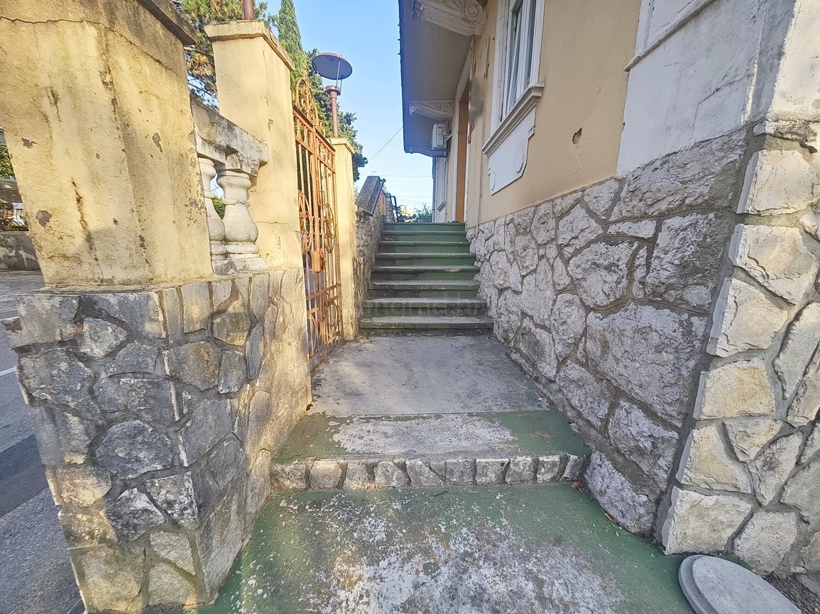 Omišalj, piano terra della casa e seminterrato in posizione eccellente!