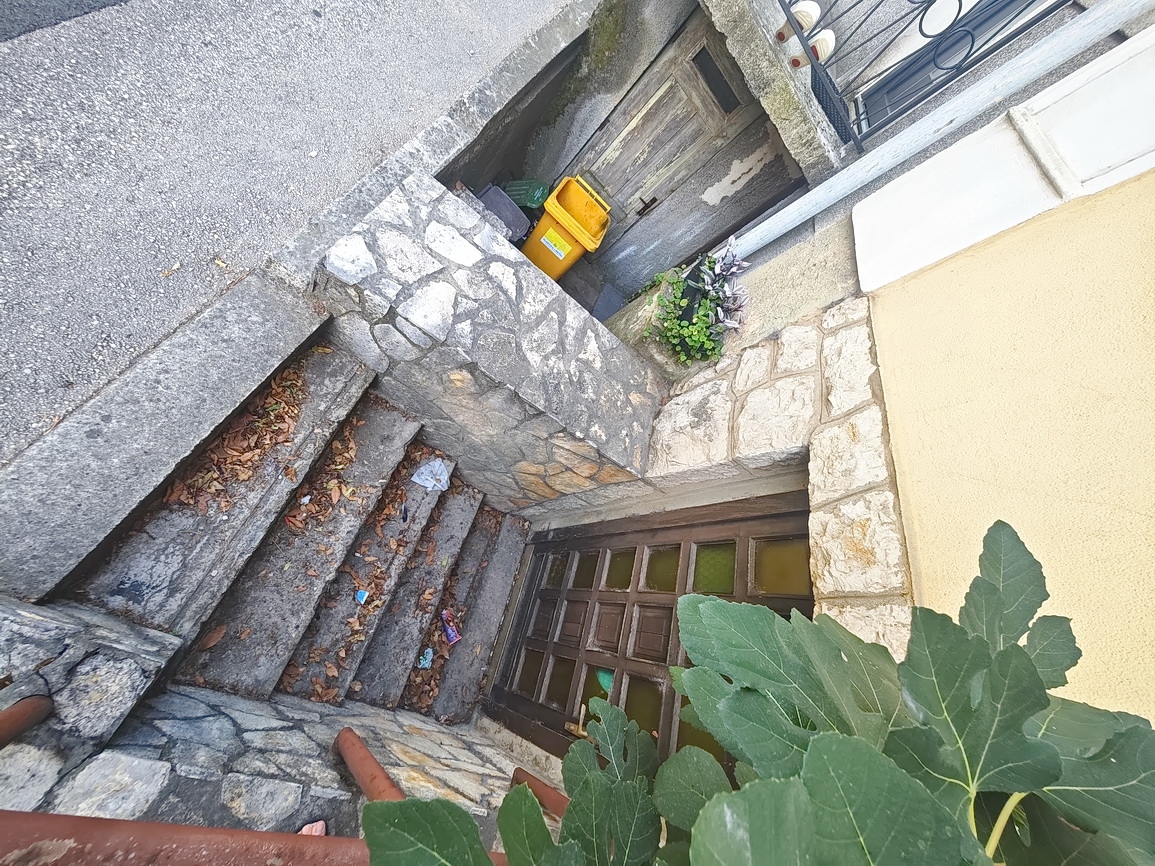 Omišalj, piano terra della casa e seminterrato in posizione eccellente!