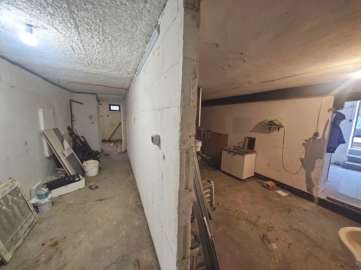 Omišalj, piano terra della casa e seminterrato in posizione eccellente!