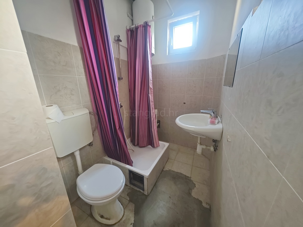 Omišalj, piano terra della casa e seminterrato in posizione eccellente!