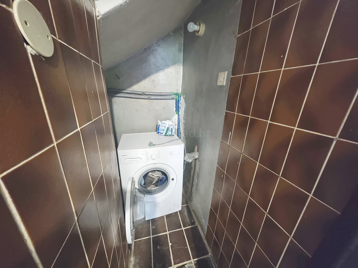 Omišalj, piano terra della casa e seminterrato in posizione eccellente!