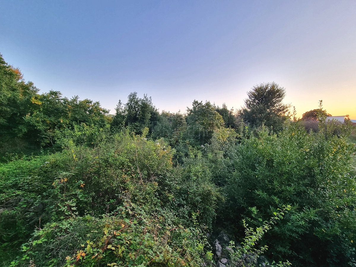 Malinska, ampio terreno edificabile in posizione tranquilla!