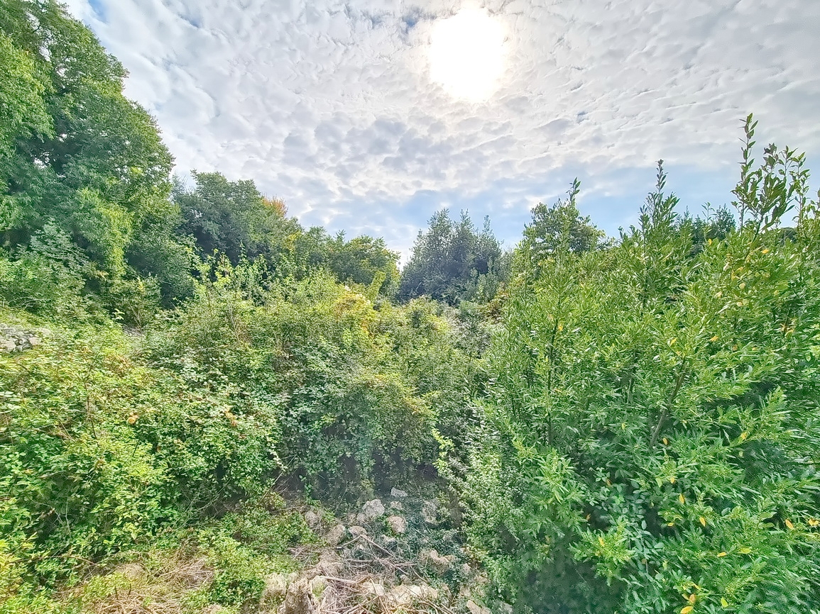 Malinska, ampio terreno edificabile in posizione tranquilla!