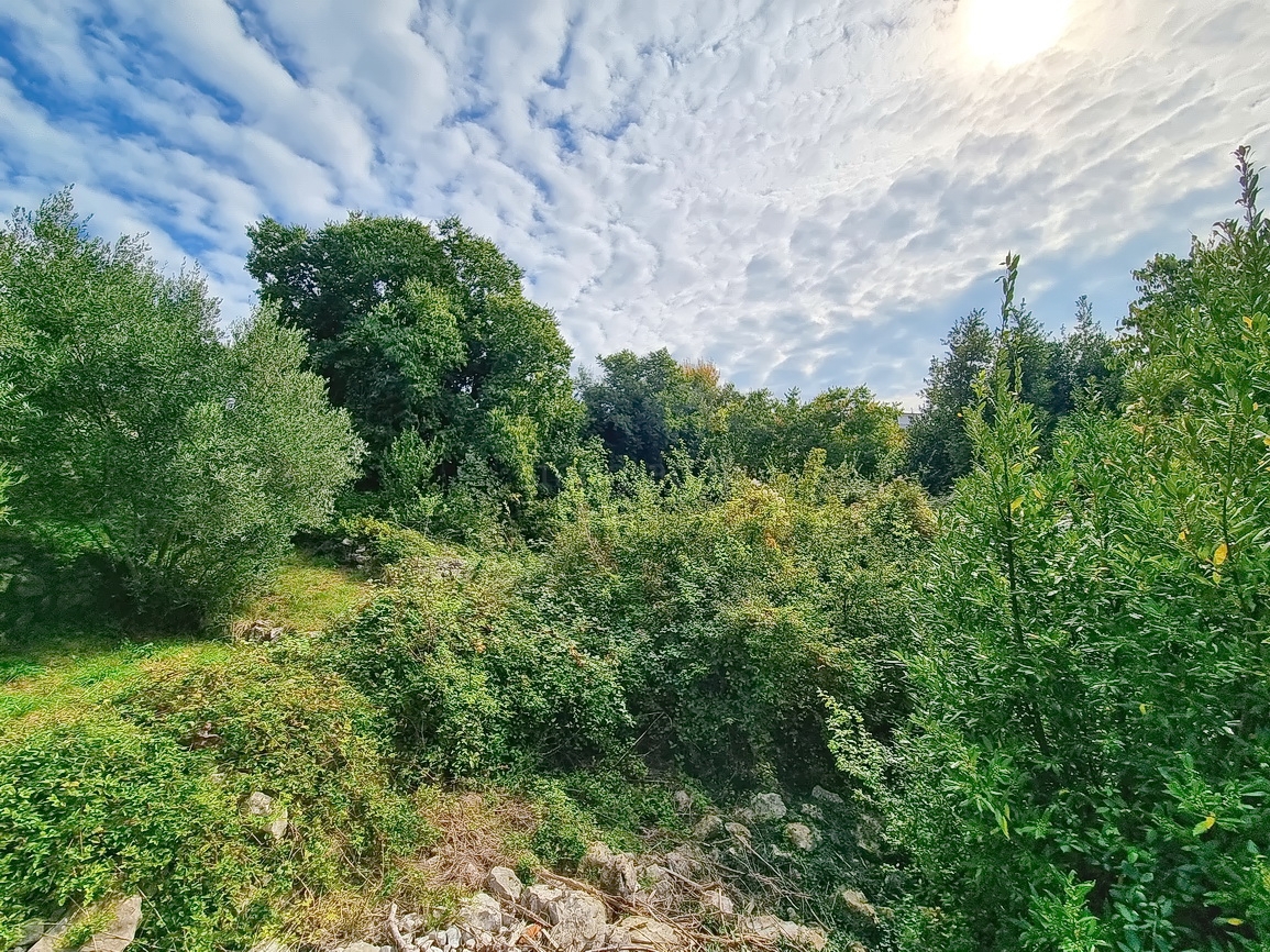 Malinska, ampio terreno edificabile in posizione tranquilla!
