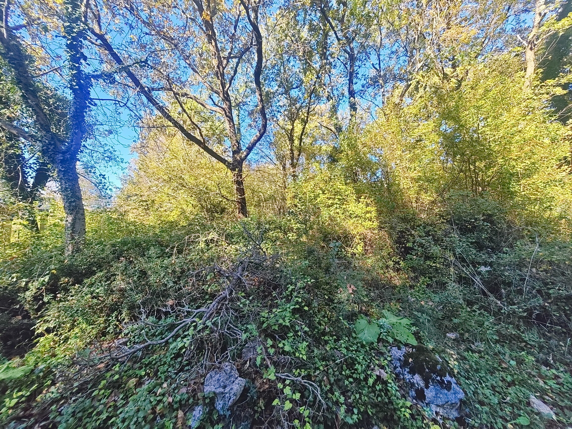 Zona di Vrbnik, terreno edificabile in posizione tranquilla!