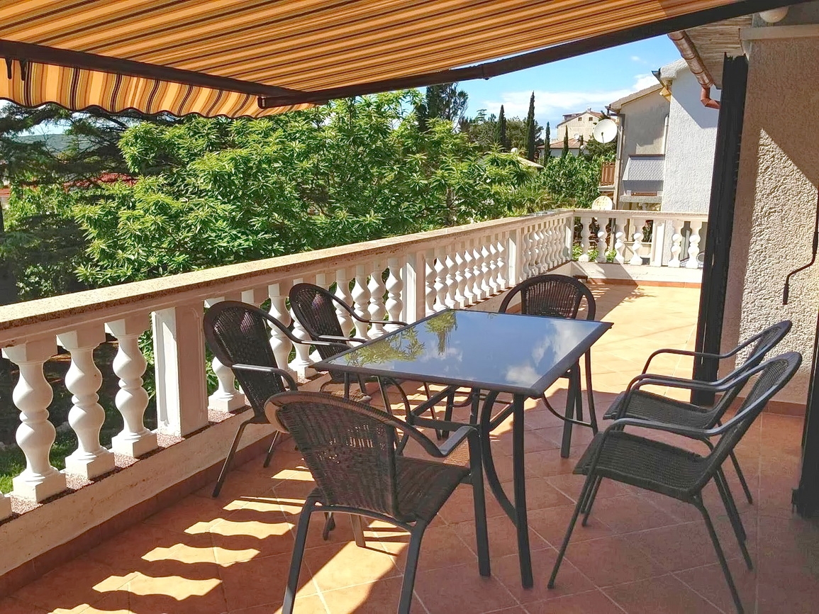 Punat, casa indipendente con due unità abitative e piscina!