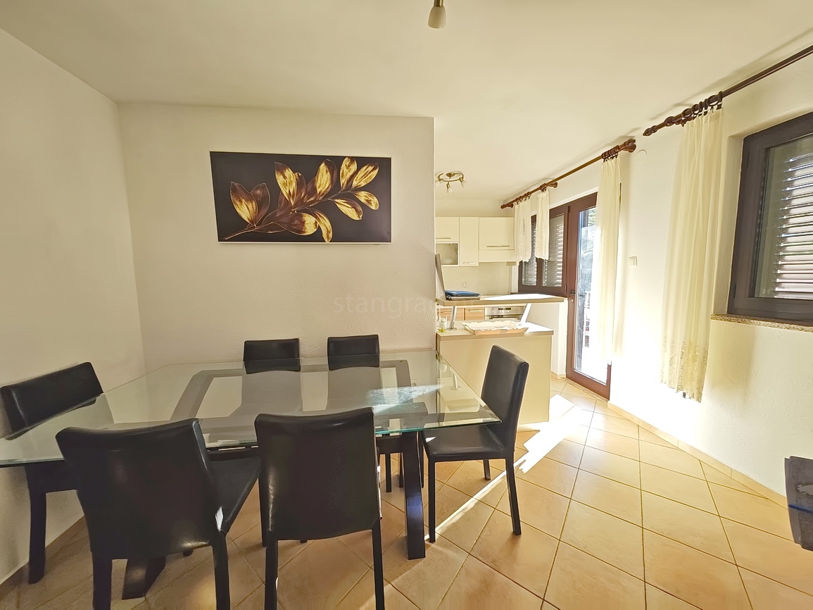 Punat, casa indipendente con due unità abitative e piscina!