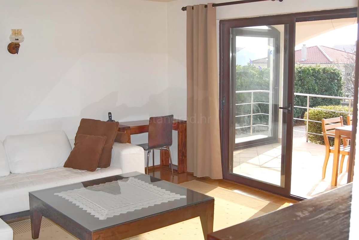 Punat, casa indipendente con due unità abitative e piscina!