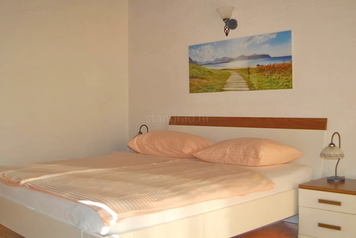 Punat, casa indipendente con due unità abitative e piscina!