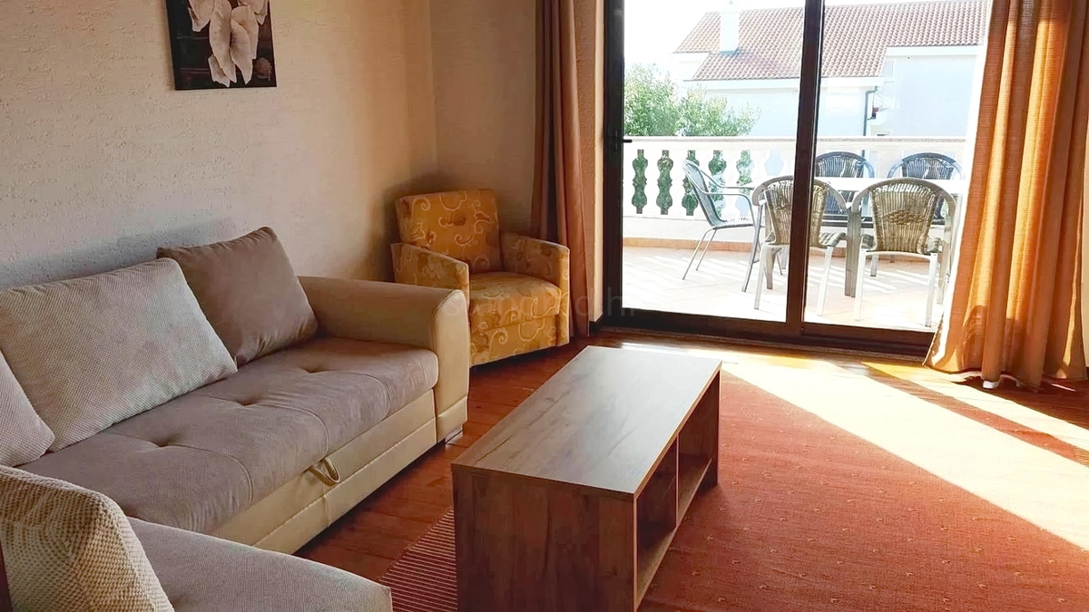 Punat, casa indipendente con due unità abitative e piscina!