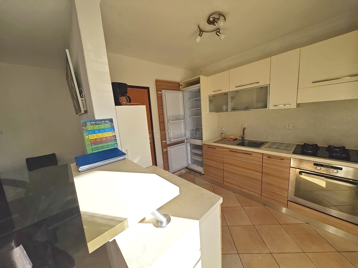 Punat, casa indipendente con due unità abitative e piscina!