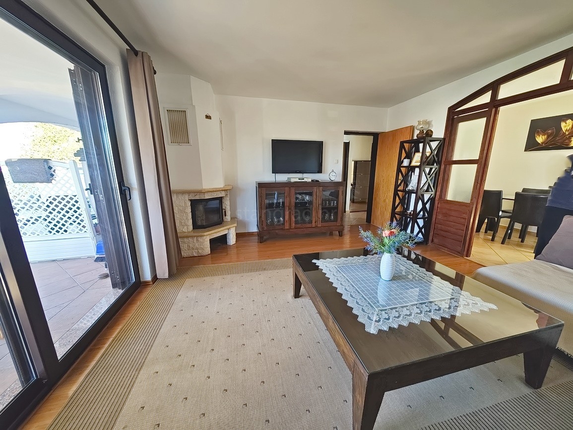 Punat, casa indipendente con due unità abitative e piscina!