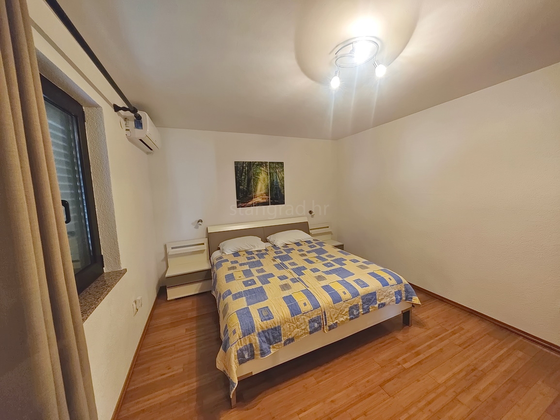 Punat, casa indipendente con due unità abitative e piscina!