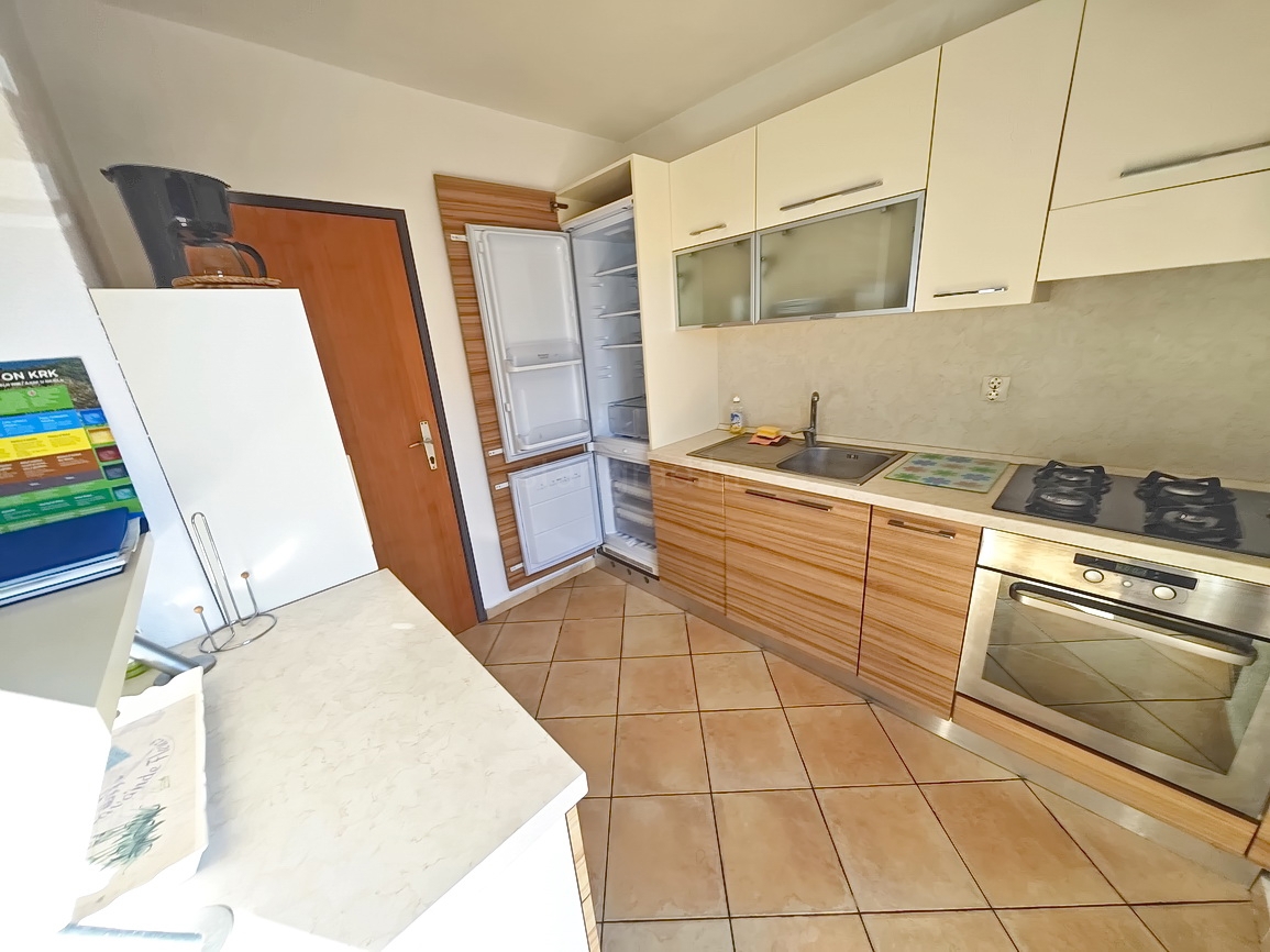 Punat, casa indipendente con due unità abitative e piscina!