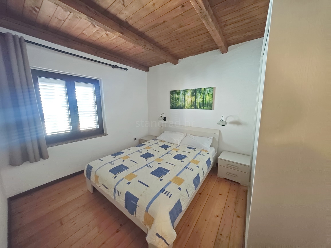 Punat, casa indipendente con due unità abitative e piscina!