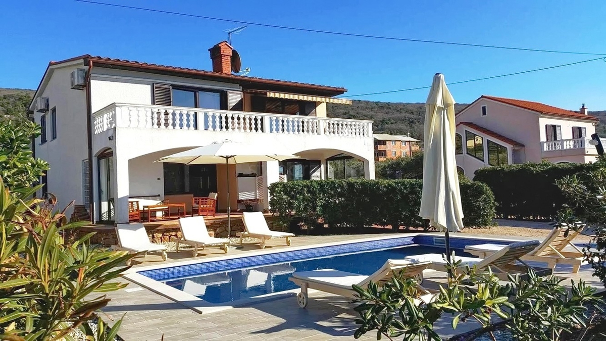 Punat, casa indipendente con due unità abitative e piscina!