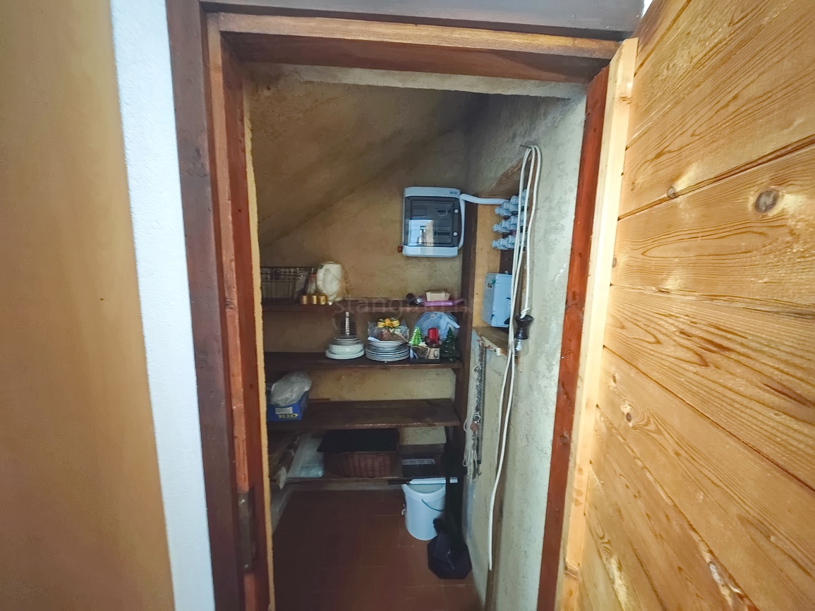 Punat, casa indipendente con due unità abitative e piscina!