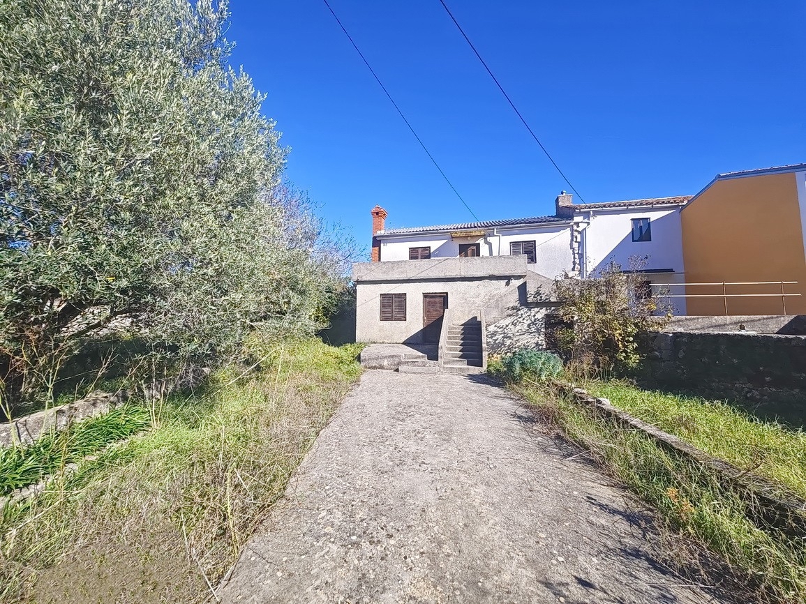 Šilo, casa da ristrutturare in posizione tranquilla!