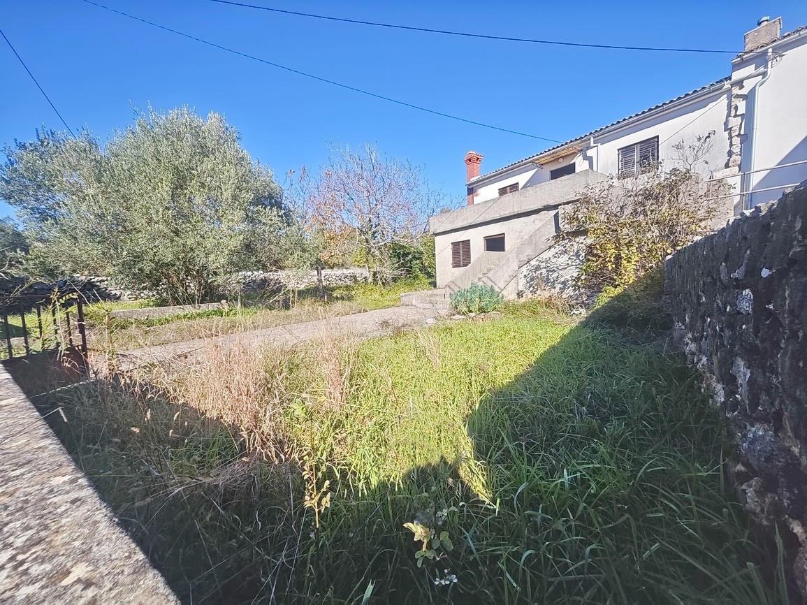 Šilo, casa da ristrutturare in posizione tranquilla!