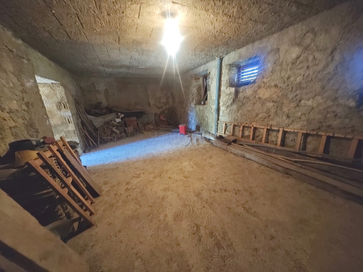 Šilo, casa da ristrutturare in posizione tranquilla!