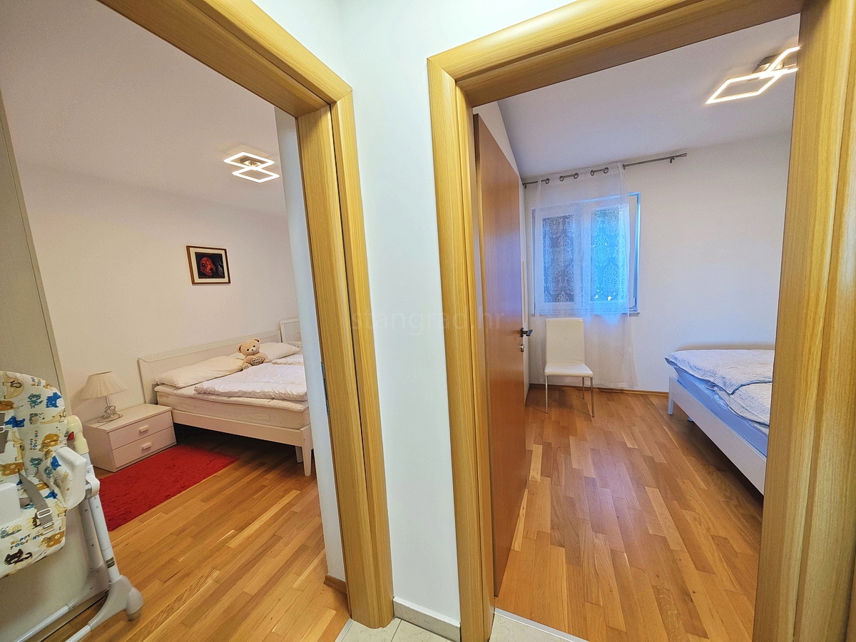 Zona di Krk, appartamento al piano terra con vista mare!