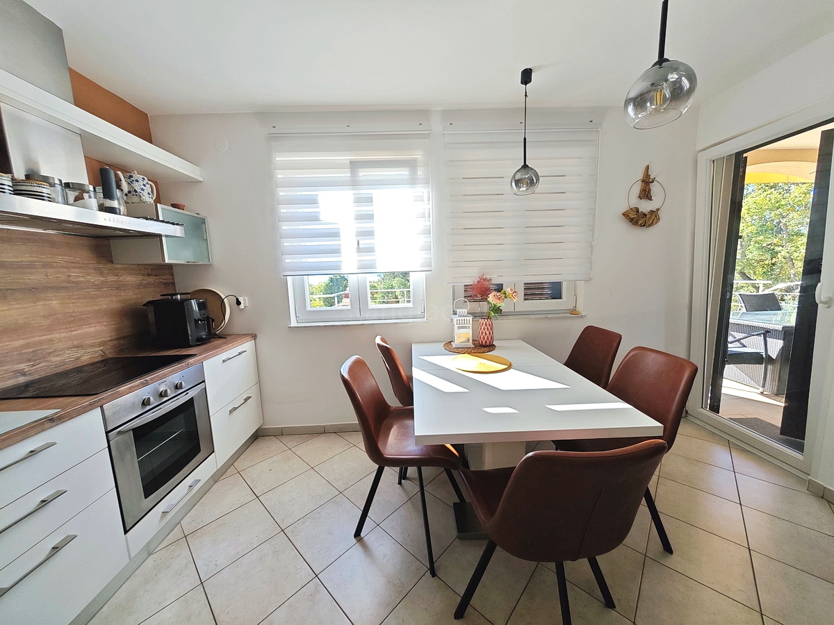 Zona di Krk, appartamento al piano terra con vista mare!