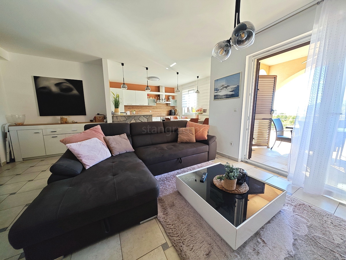 Zona di Krk, appartamento al piano terra con vista mare!