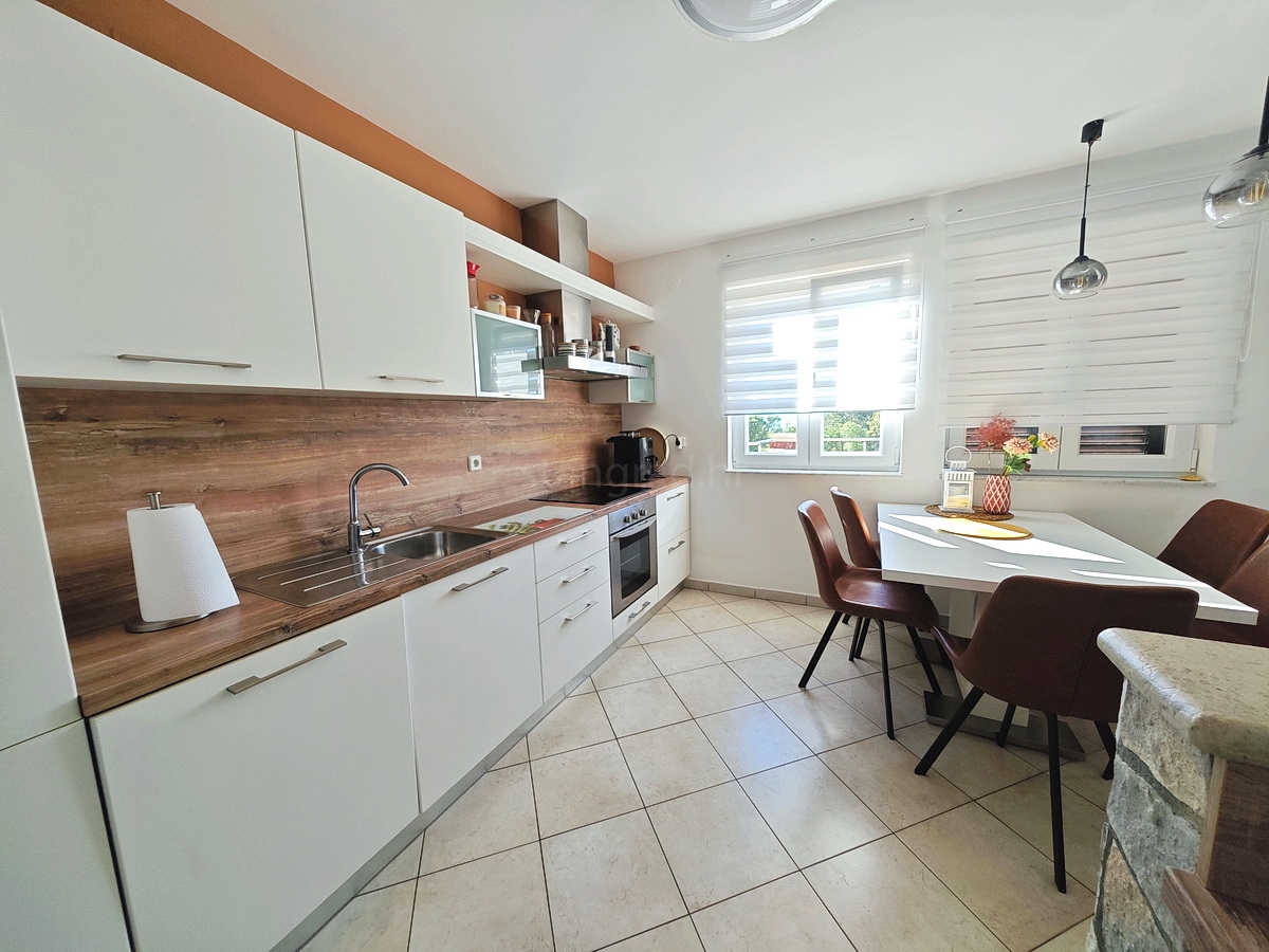 Zona di Krk, appartamento al piano terra con vista mare!