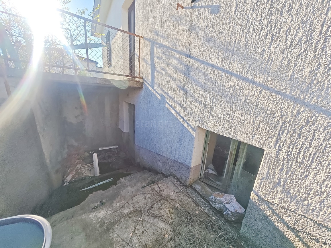 Baia di Soline, casa indipendente in pietra da ristrutturare!